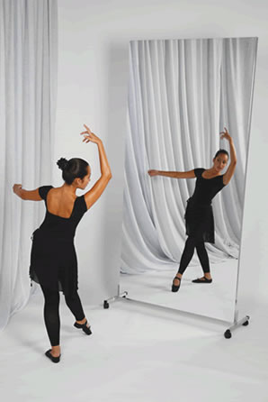 Acrylic mirrors for building your home dance studio: a glass